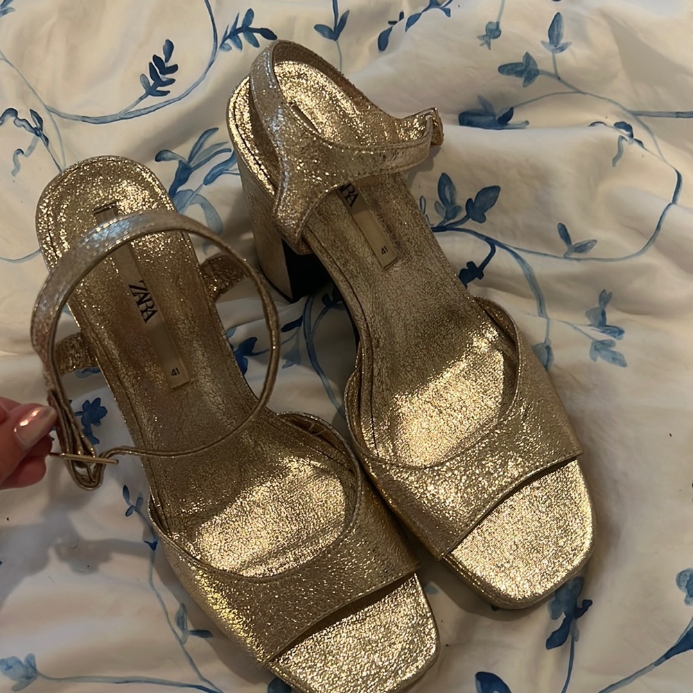 Gorgeous gold zara heels